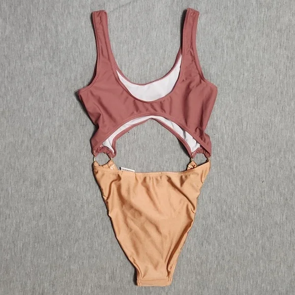 IN THE STYLE Color Block Monokini One Piece High Cut O-Ring Cut Out Swimsuit - Picture 3 of 9